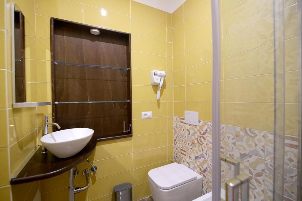 Antica Residenza Fusco Hotel เนเปิลส์ ภายนอก รูปภาพ